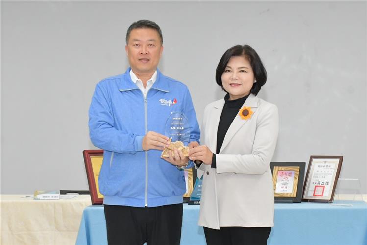 雲林縣警察局在縣府主管會報獻獎　霹靂雲警展現守護鄉親的強大決心