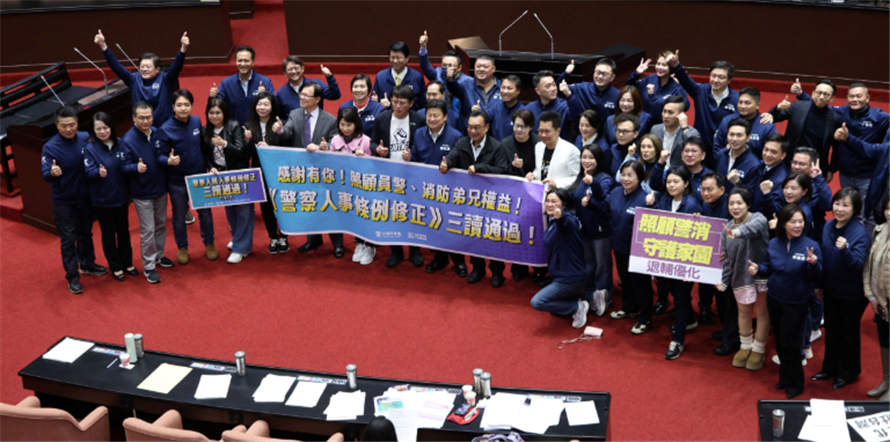 警察人事條例三讀「所得替代率80％」綠營放話釋憲擋年改　警怒轟「有事警察幹，沒事幹警察」