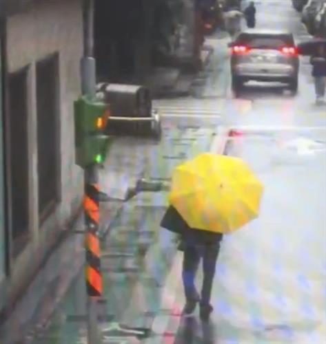 學生安全亮紅燈！北市松山區國小生上學途中遇險　假老師拉進星巴克「強脫衣服」