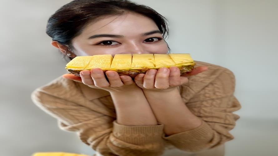 台南鳯梨讓美女主播劉方慈驚艷    呼朋引伴力挺台灣果農